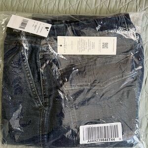 NWOT Liverpool Los Angeles Tie Front Cuffed Pull On Jean in dark wash indigo.